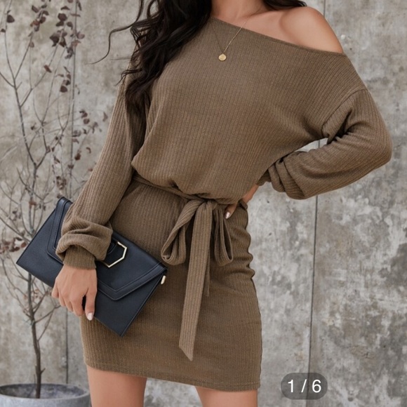 Off the shoulder dress - Picture 3 of 3